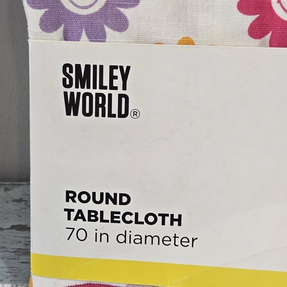 Smiley World Round Tablecloth 70" White Multi Color Flower Power Smileys Retro - Picture 2 of 5